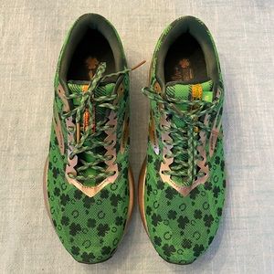 Brooks Launch 6 Run Lucky Green Gold St Patrick’s Day sneakers